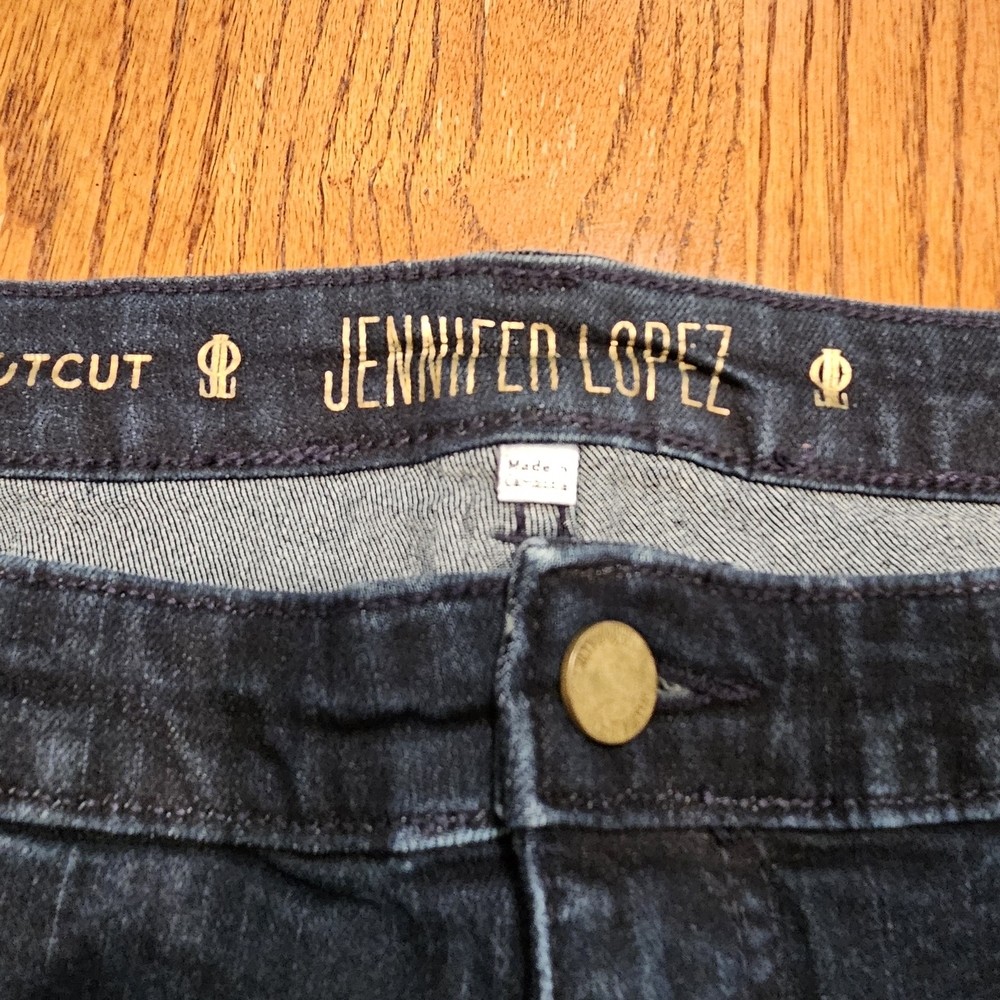 Jennifer Lopez Dark Denim Jeans with Gold Accents 18W Short - Picture 3 of 6